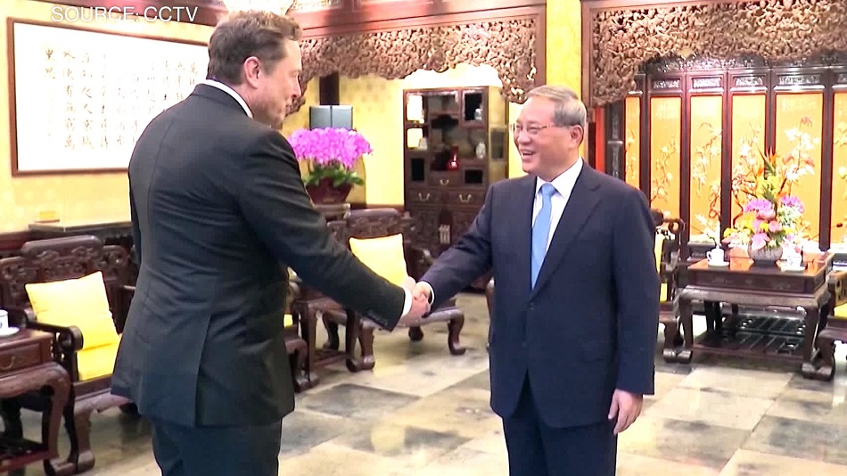 Watch Tesla CEO Musk Meets Chinese Premier Li in Beijing - Bloomberg
