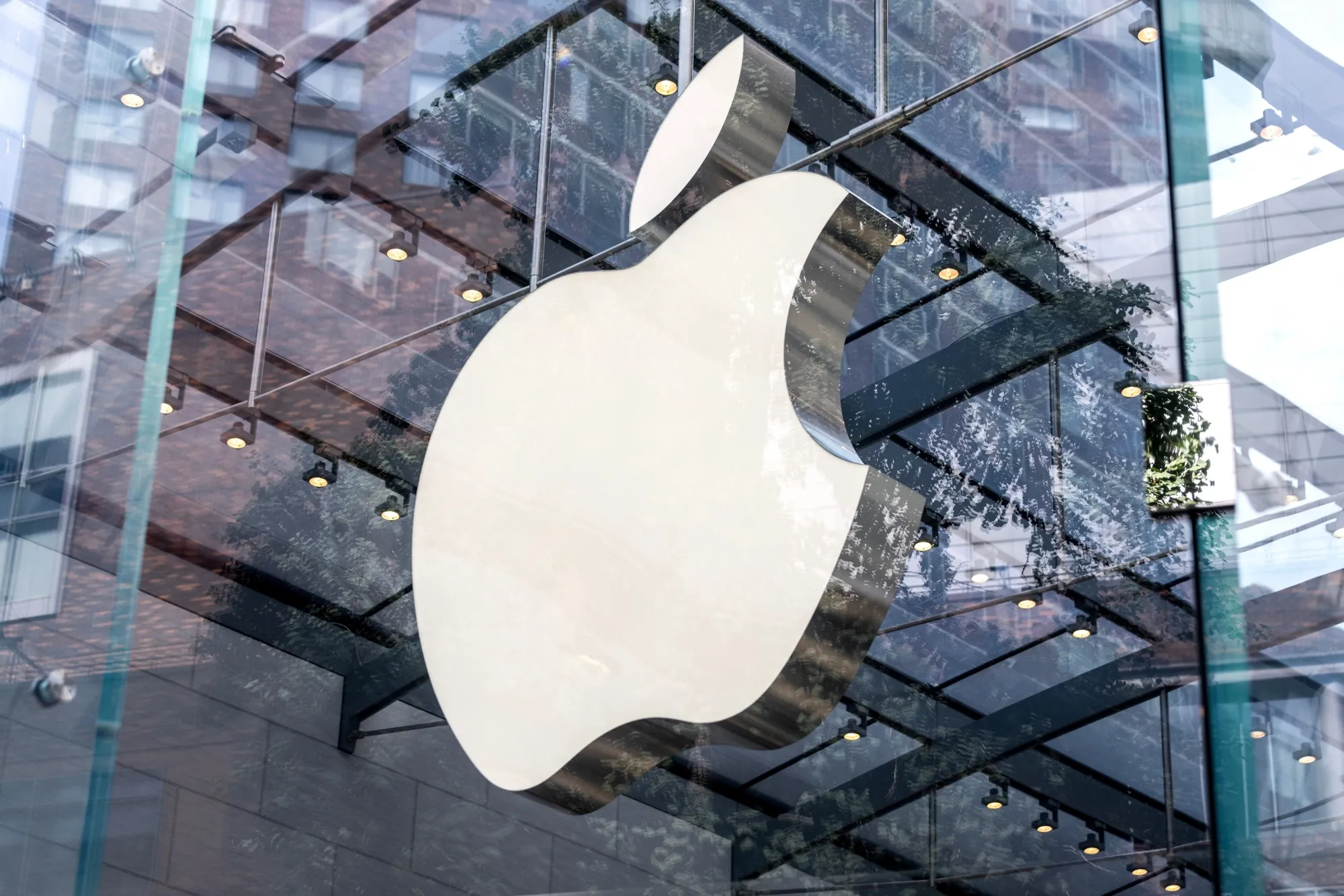 Apple helped&nbsp;podcasting go mainstream but has lost its edge to YouTube and Spotify