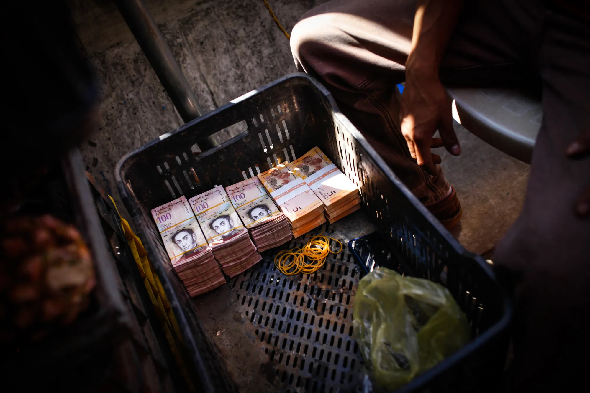Views Outside Venezuela's Central Bank As New Bills Late