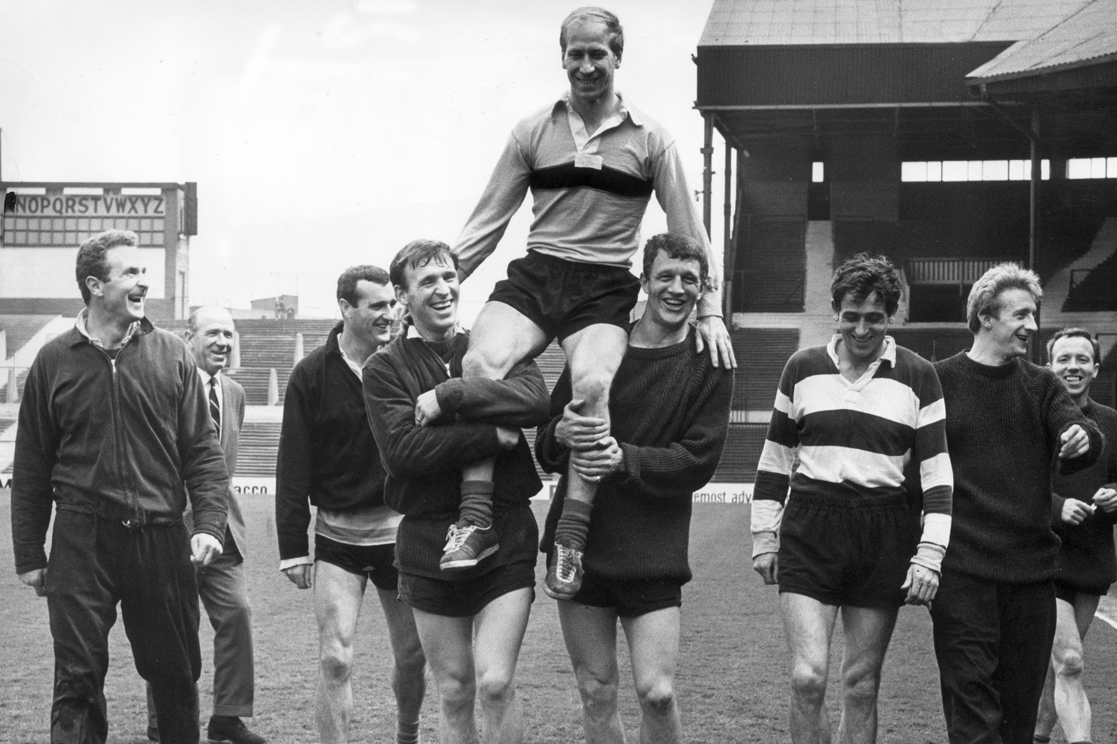 Bobby Charlton, Who Led England to World Cup, Dies at 86 - Bloomberg