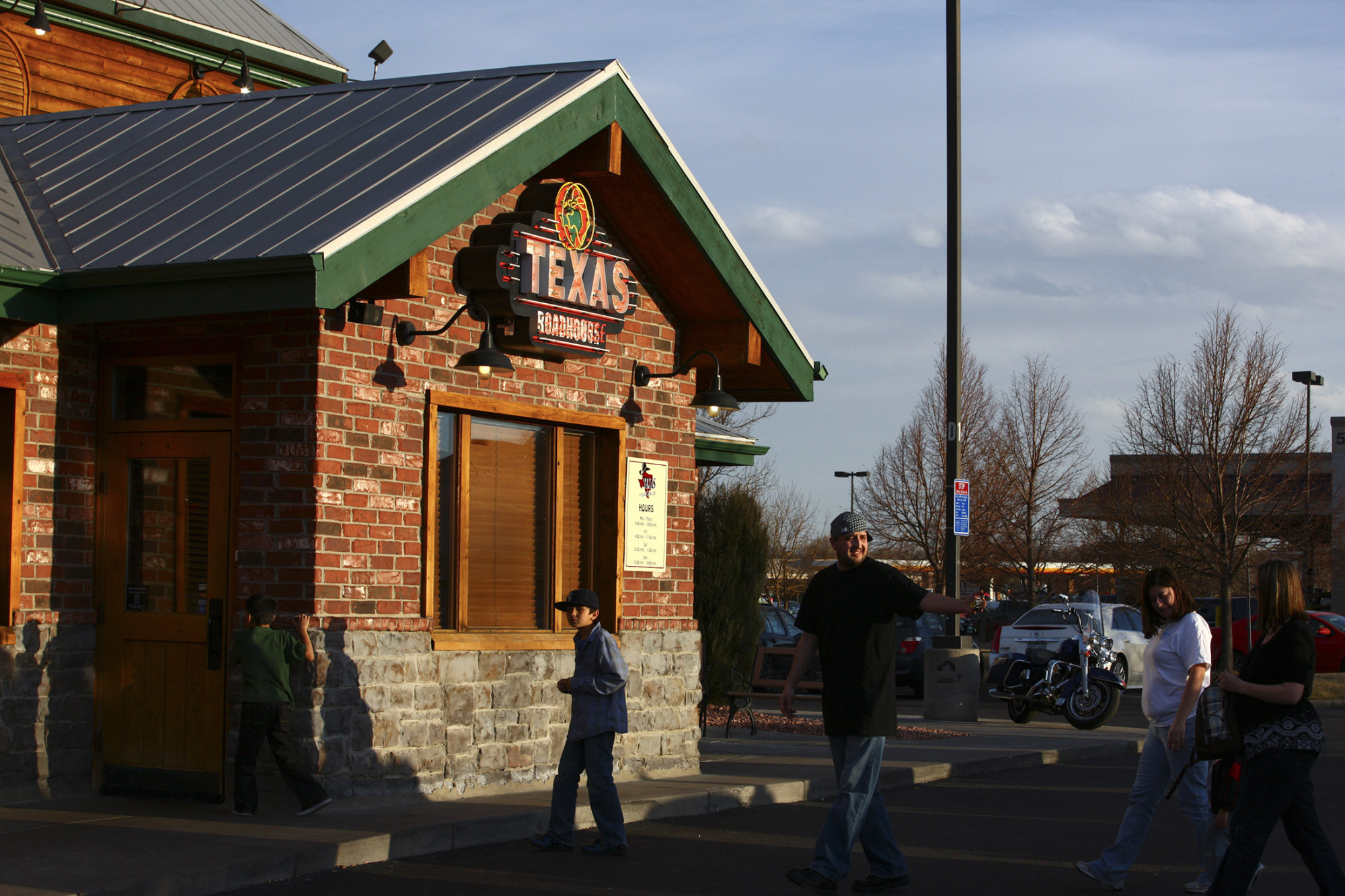 Texas Roadhouse Outshines Applebee's in Fight for Casual Diners Bloomberg