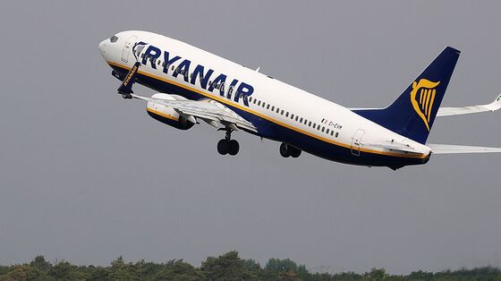 Ryanair Banking on Vaccine Boost to Turn Around Air Travel