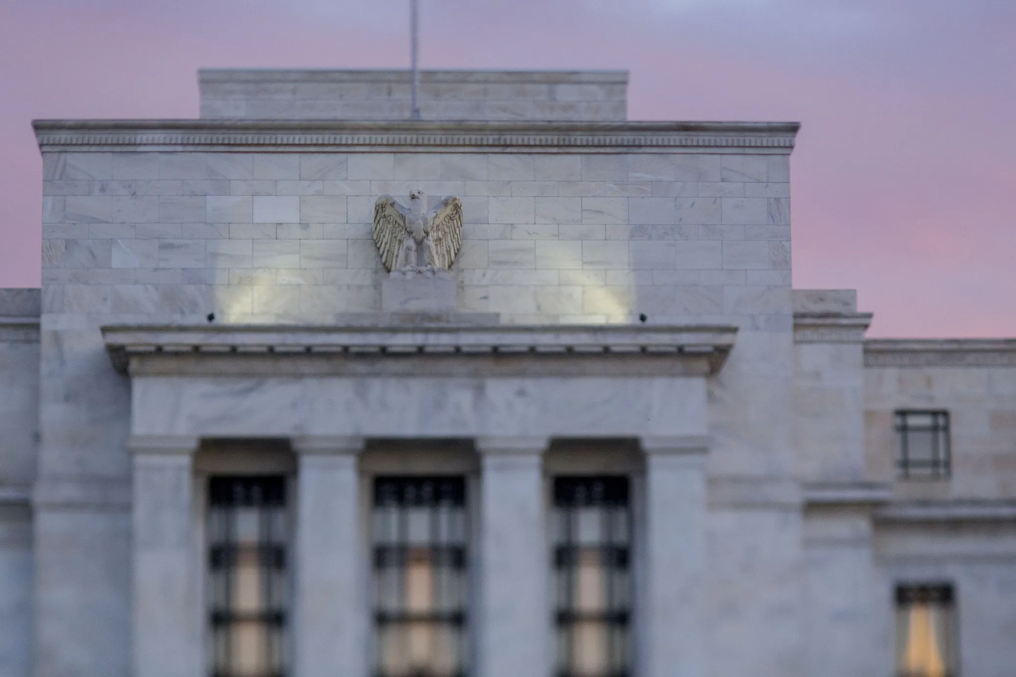 ＦＯＭＣ議事要旨、雇用よりインフレのリスク大きいと大半が判断 - Bloomberg