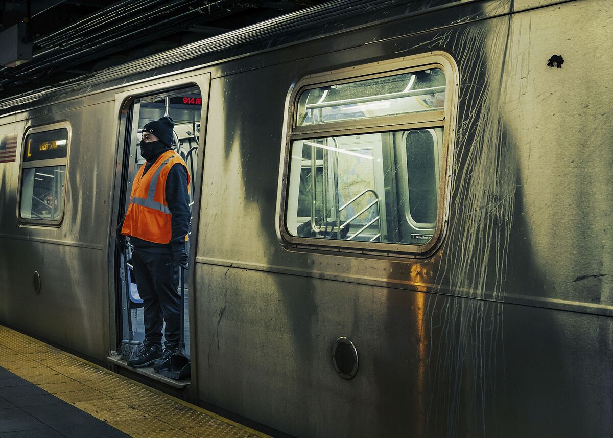 Biden's Climate Goals Bank on Reviving NYC Public Transit - Bloomberg