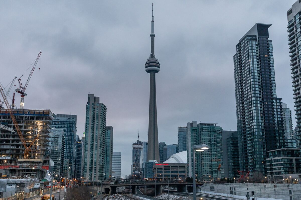 Benchmark prices for Toronto condominiums fell for a second-straight month in September.