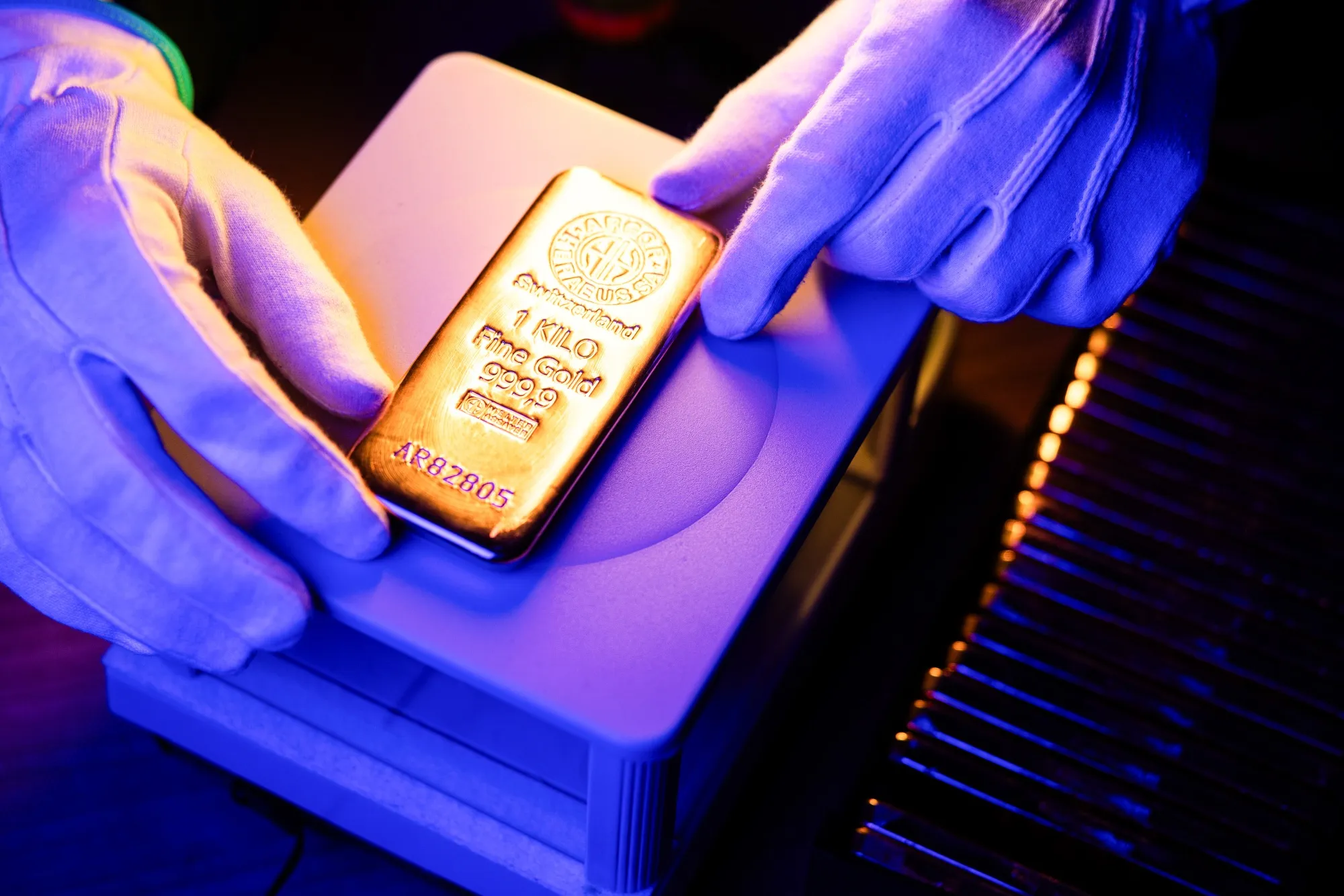 An attendant weighs a one kilogram gold bar at a bullion dealer&nbsp;in Budapest, Hungary.