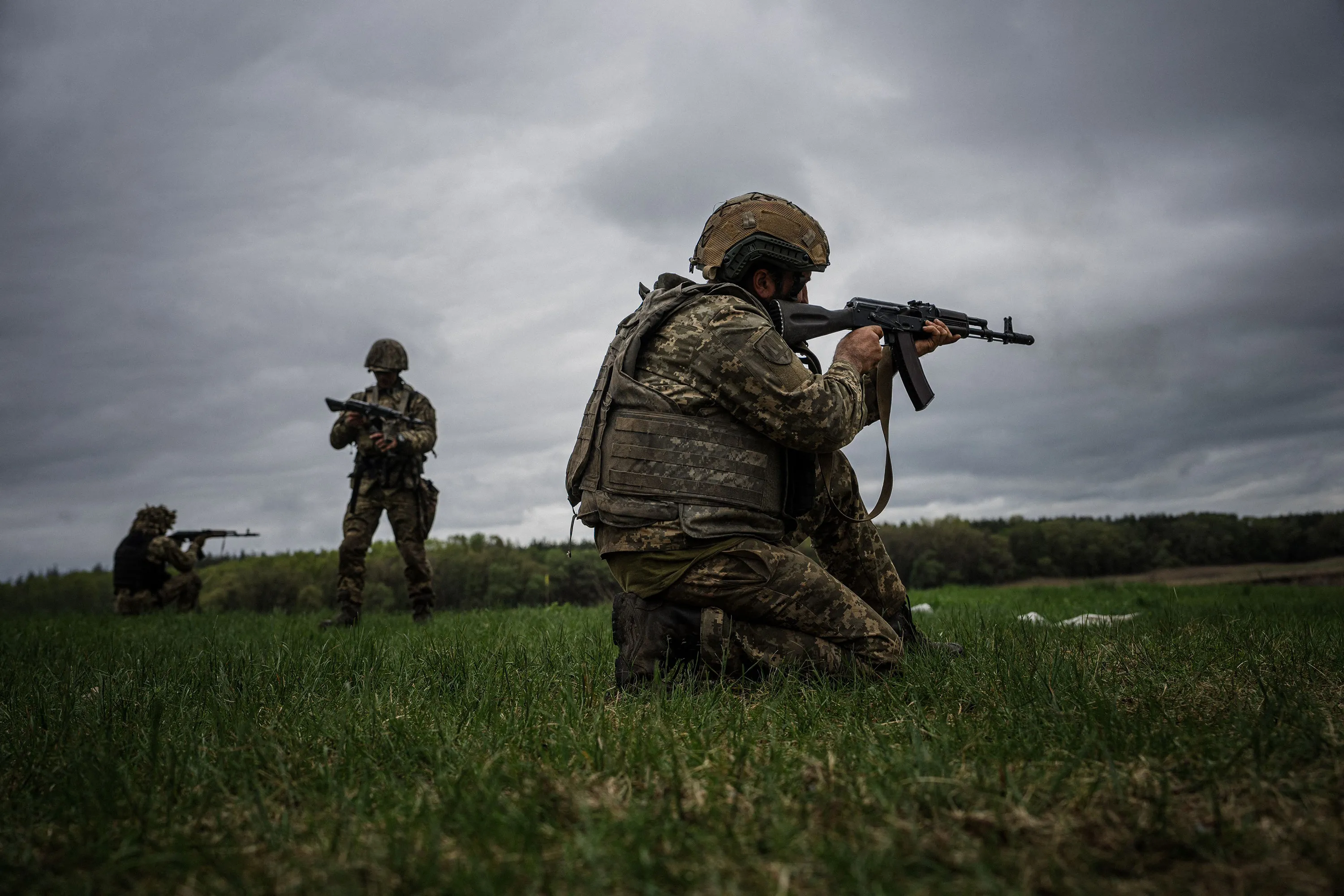 Ukrainian servicemen during a military exercise in the Kharkiv region on May 1.