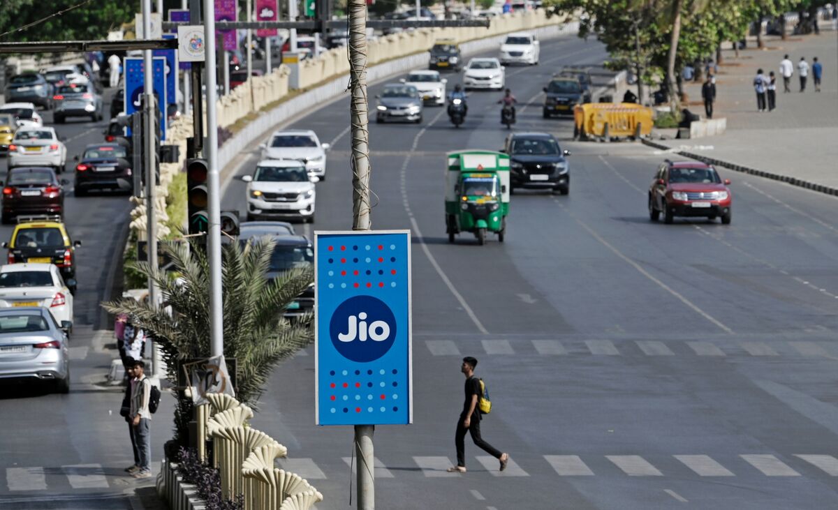 Jio Platforms Said to Draw More Than $20 Billion in Bids for IPO