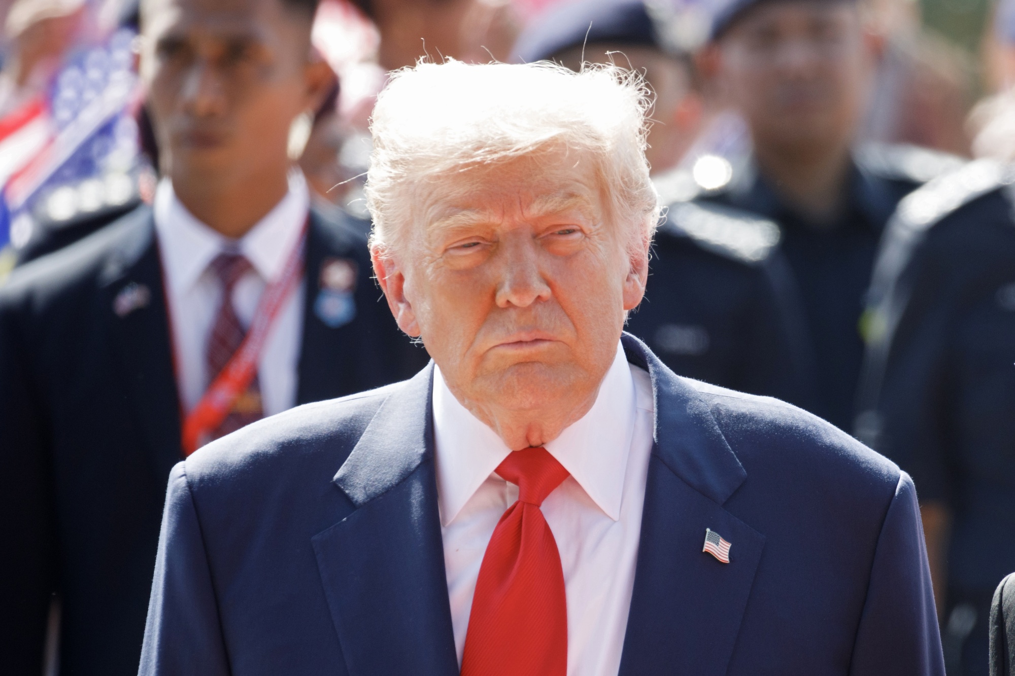 ブルームバーグのニュース記事「トランプ米大統領きょう訪日、高市首相が初会談で信頼関係構築へ」の画像