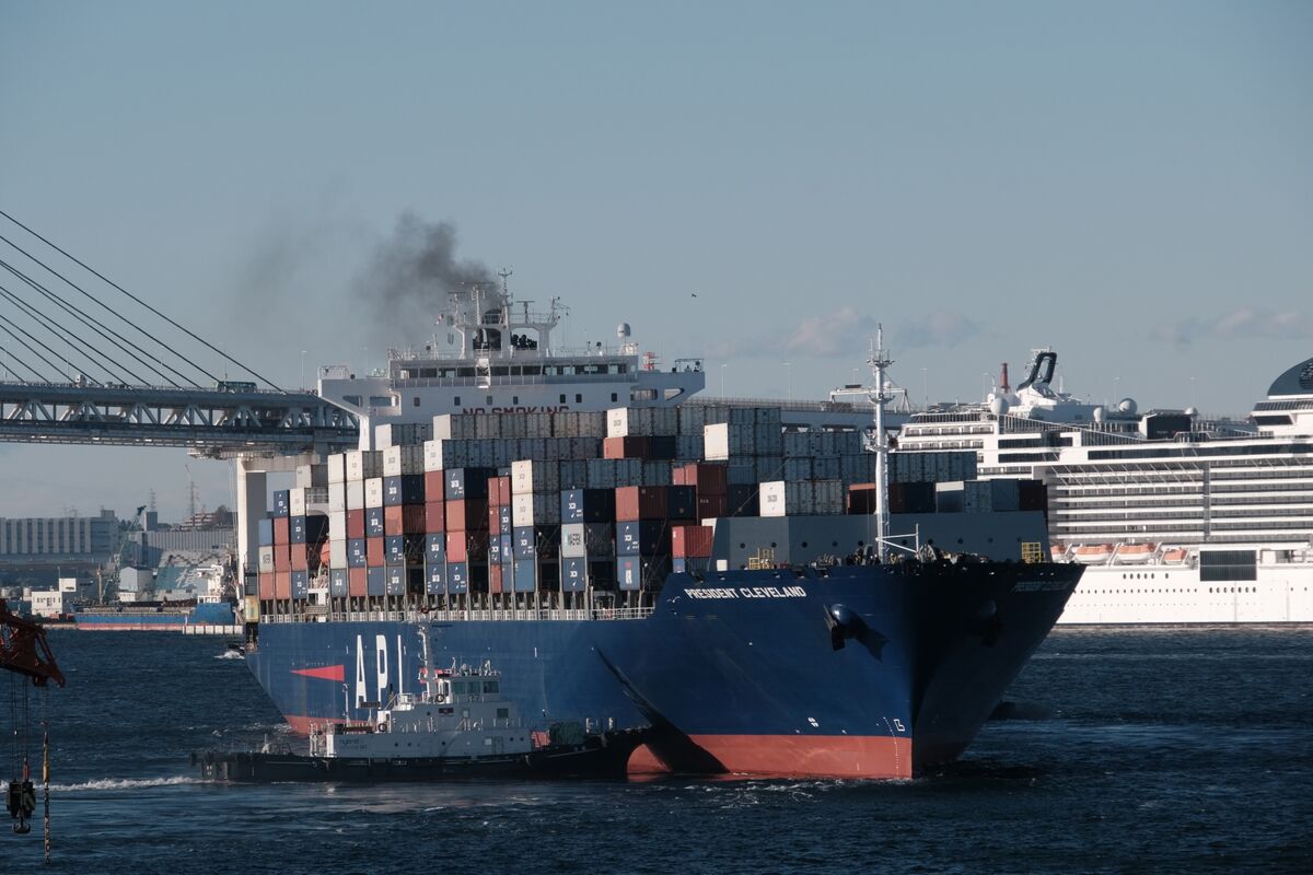 Japan’s Exports Rise at Slower Pace Amid Fragile Recovery