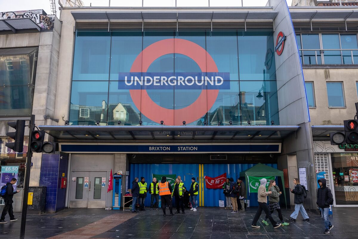 London Tube Strike Shuts Down Entire Network Today Bloomberg