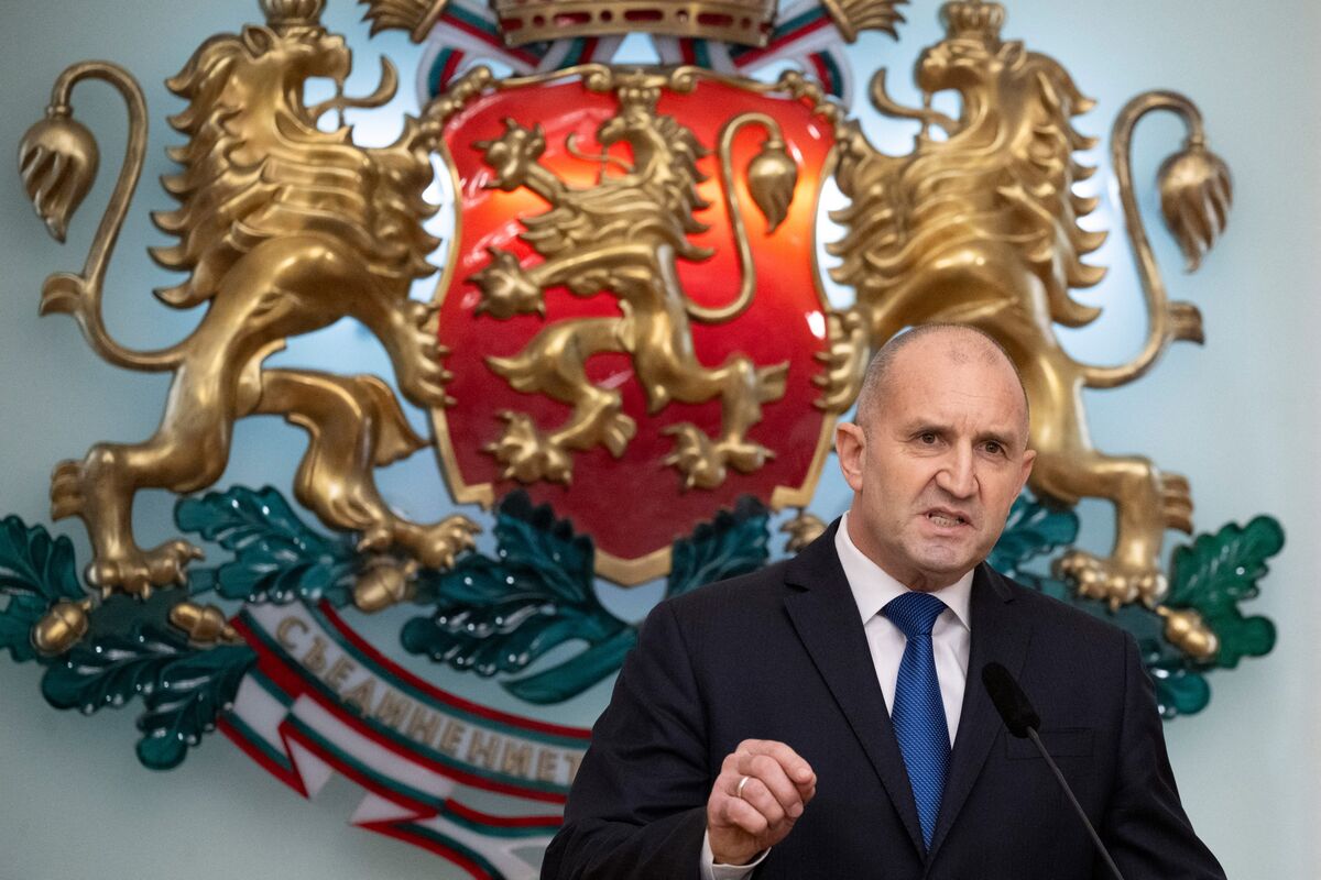 Bulgarian Ex-President Radev Takes Lead Ahead of Snap Election