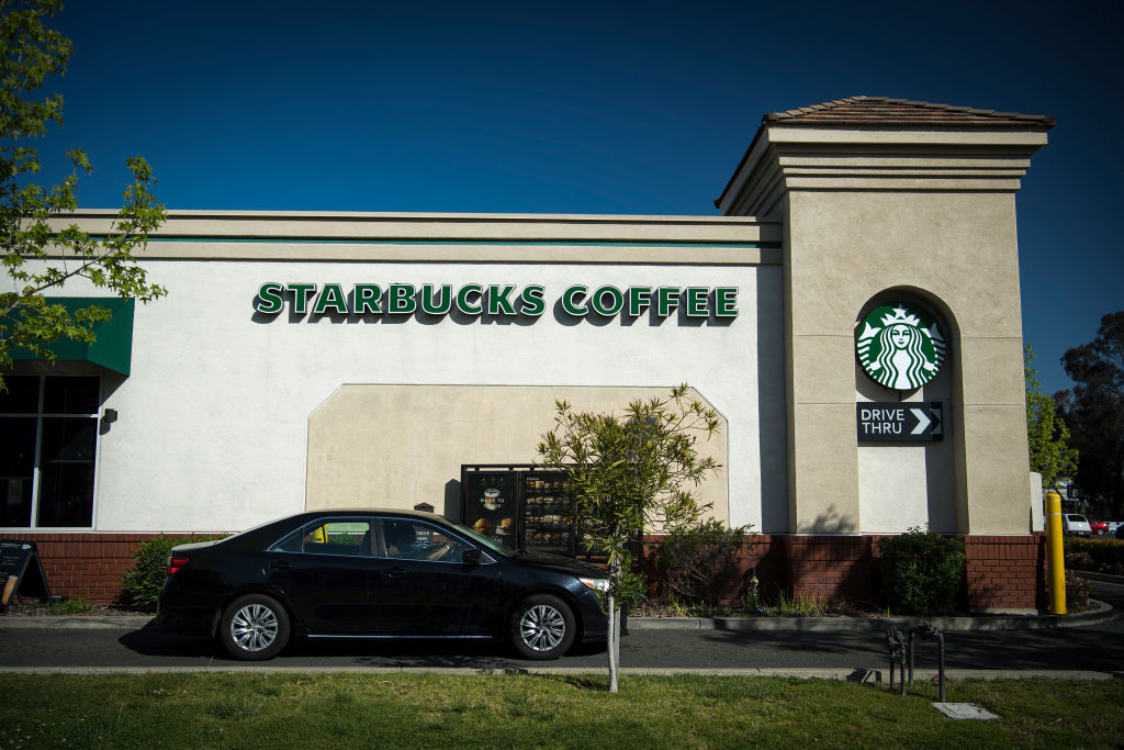 Starbucks Embraces the Drive-Thru - Bloomberg