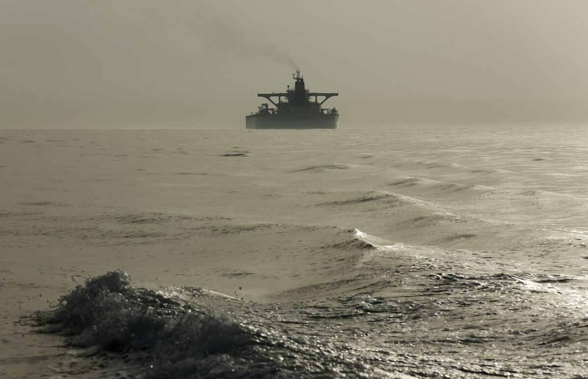 Qatar Asks LNG Ships to Wait Outside Hormuz Strait Until Loading