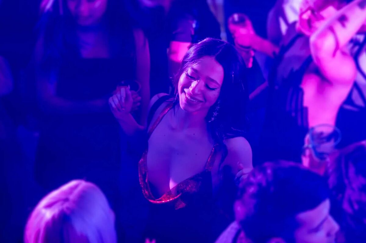Anora Review: A Raucous Romantic Comedy With Bite Is a Best Picture  Contender - Bloomberg