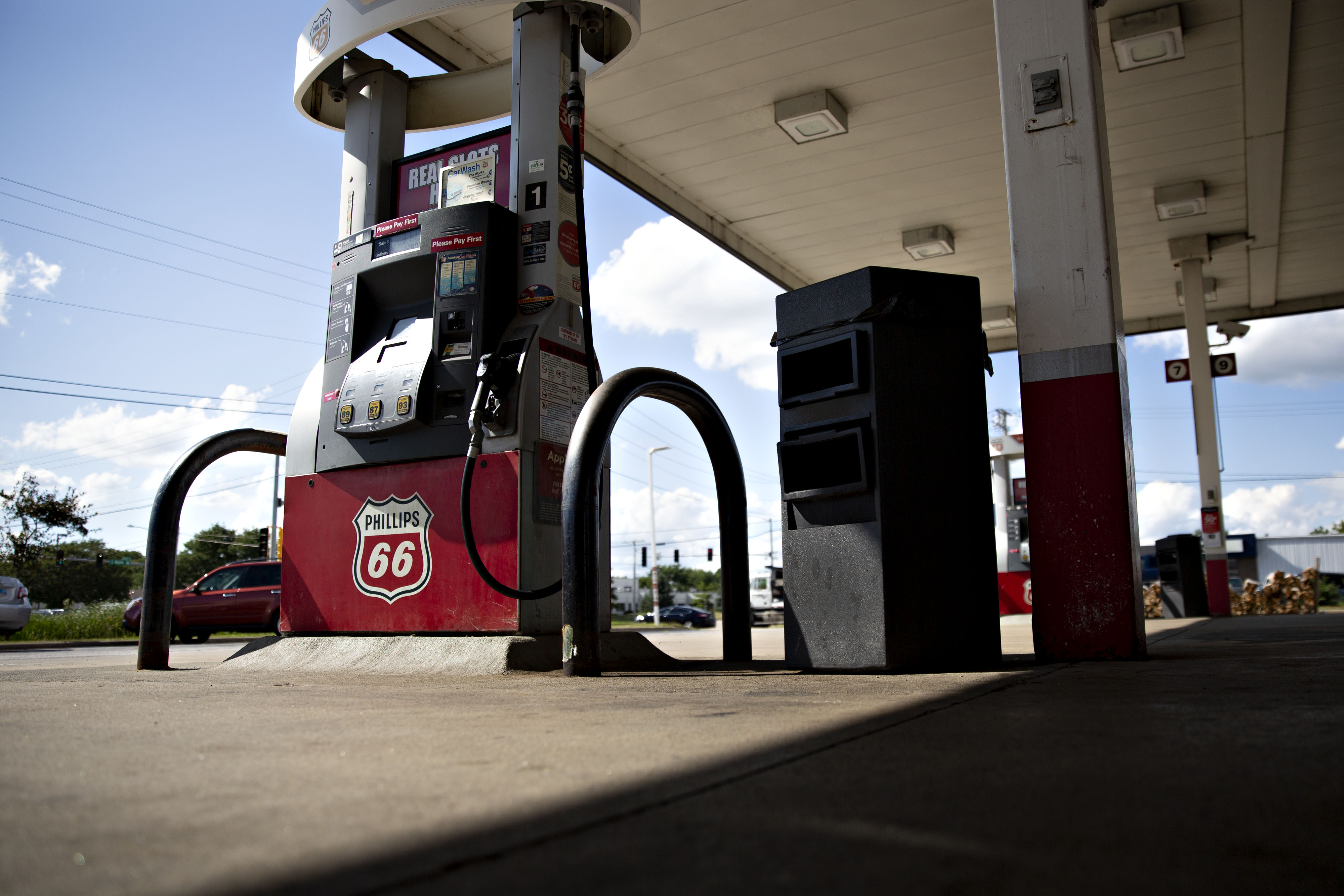 Slide in Gas Sales at U.S. Pumps Signals Demand May Only Worsen Bloomberg