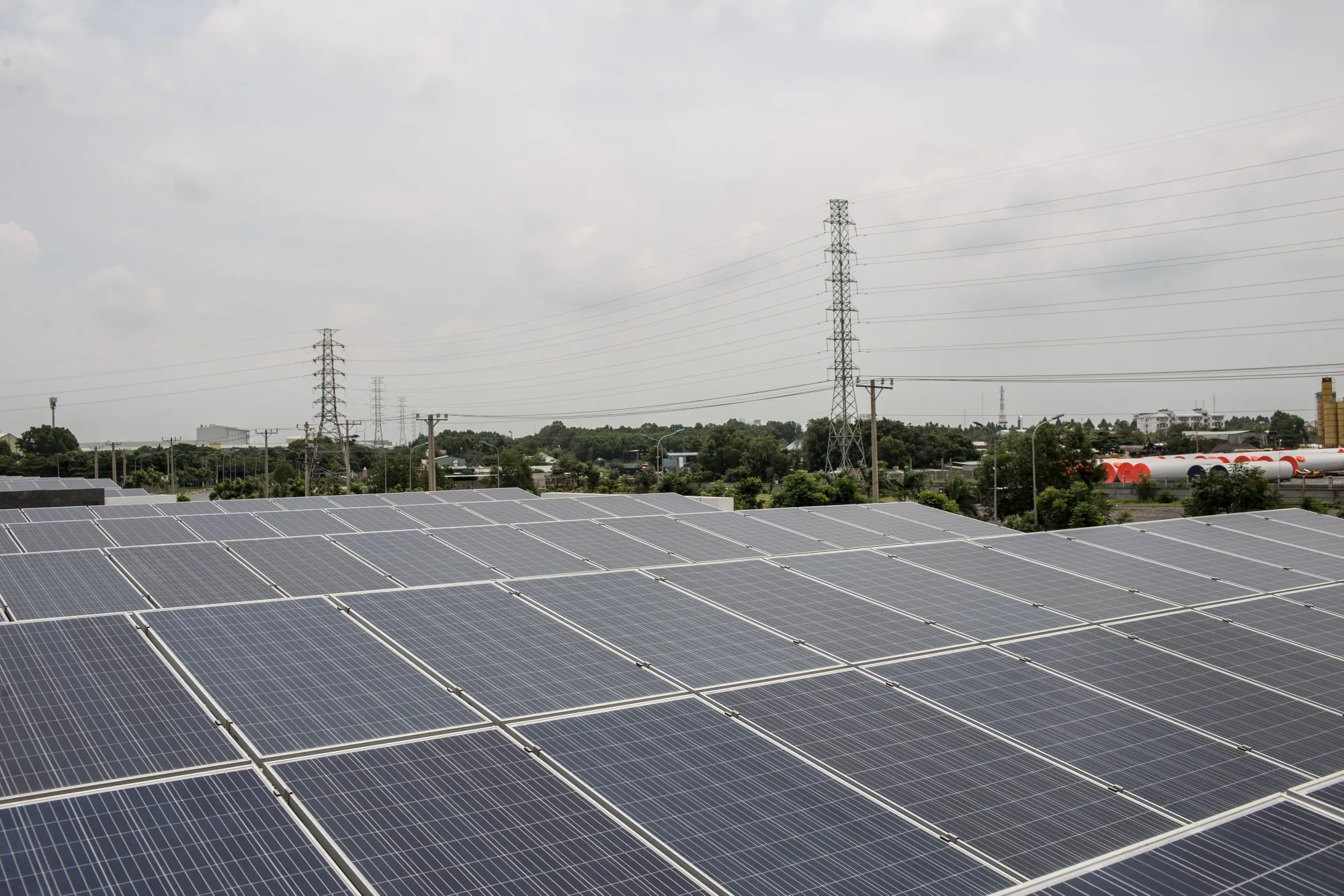 The application of a new power purchasing price by Vietnam Electricity puts 173 solar and wind projects at risk of insolvency.
