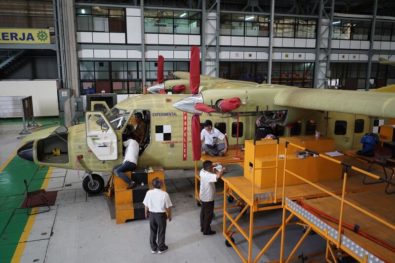 Engineers work on an N 219 prototype aircraft. Image: Dimas Ardian/Bloomberg