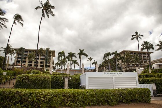 Hawaii Travel Paradise Is Deserted, With Recovery Further Off