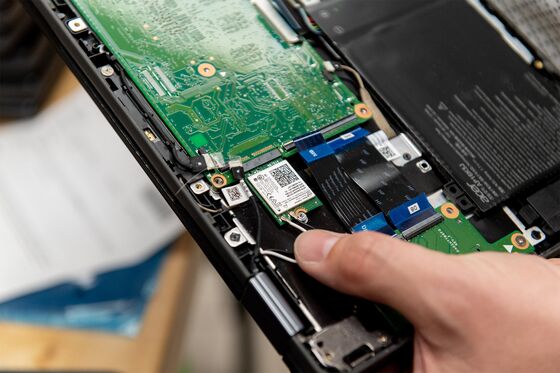 Microsoft and Apple Wage War on Gadget Right-to-Repair Laws