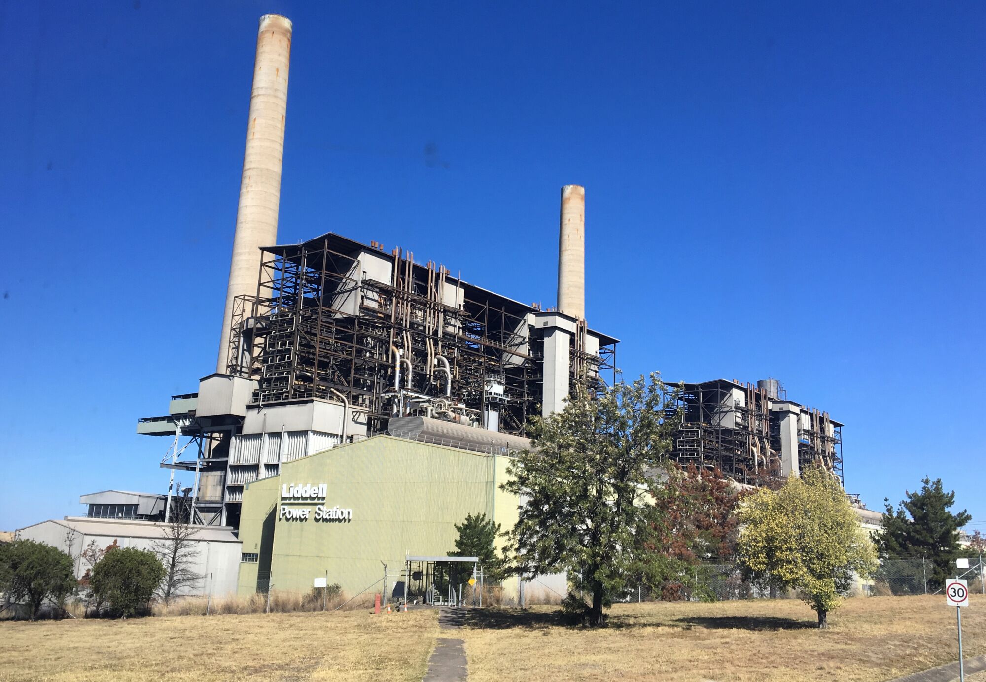 australia-s-old-coal-plants-are-becoming-clean-energy-hubs-bloomberg