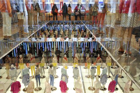 Uniqlo Taps Indonesia as Billionaire Yanai Seeks Overseas Growth
