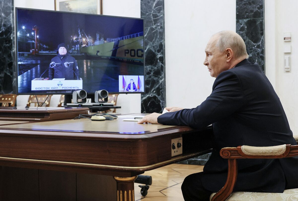 bloomberg.com - Russia's Giant Vostok Oil Loads First Crude on Arctic Tanker