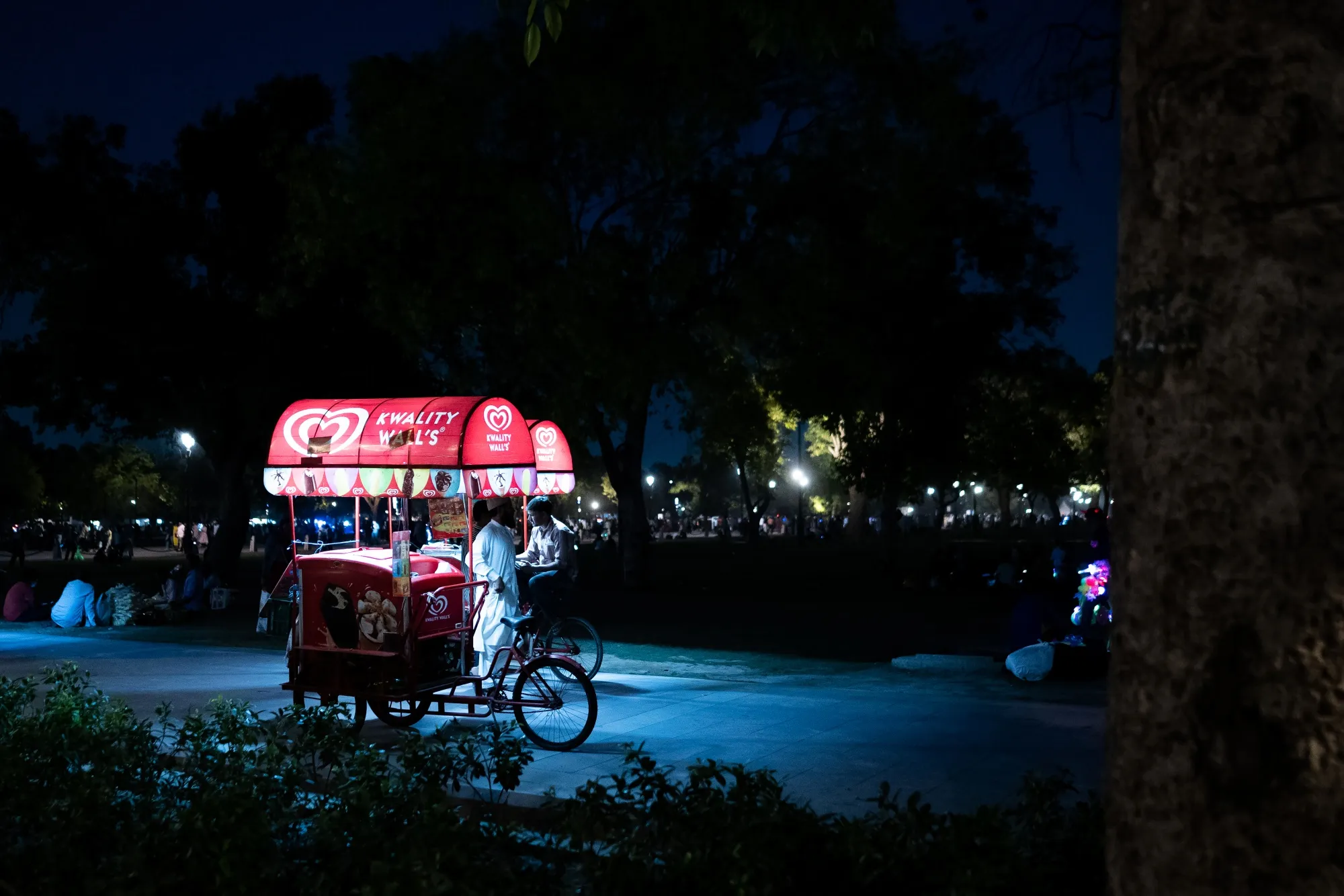 Ice cream vendors hawk their wares in New Delhi, India. Junk food is having a major impact on Indians’ health.&nbsp;