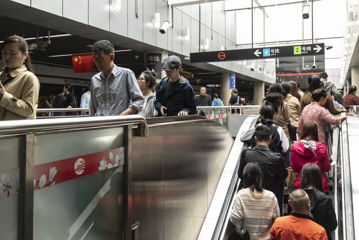 China Markets Face Choppy Return From Holidays as Risks Abound