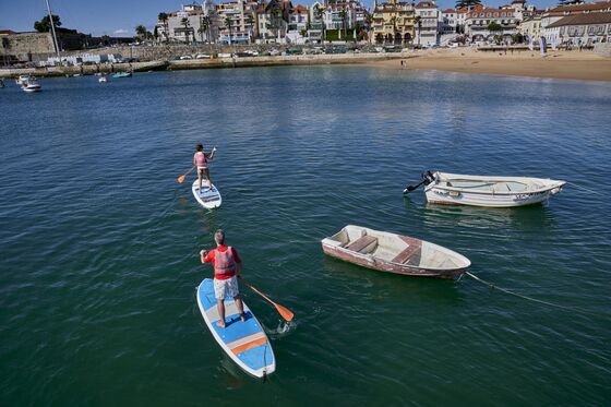 Sun-Hungry Brits Head South as Flights Resume Post-Covid Ban