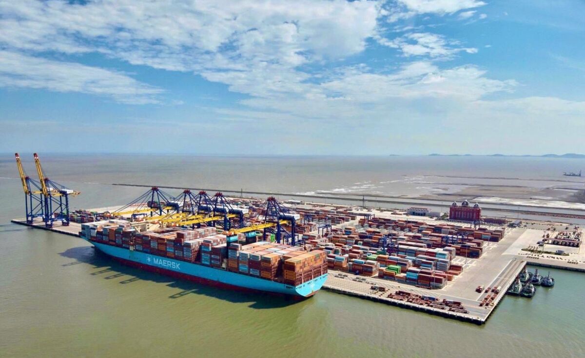 bloomberg.com - Nguyen Dieu Tu Uyen - Maersk Looks to Widen its Foothold in Vietnam's Container Ports