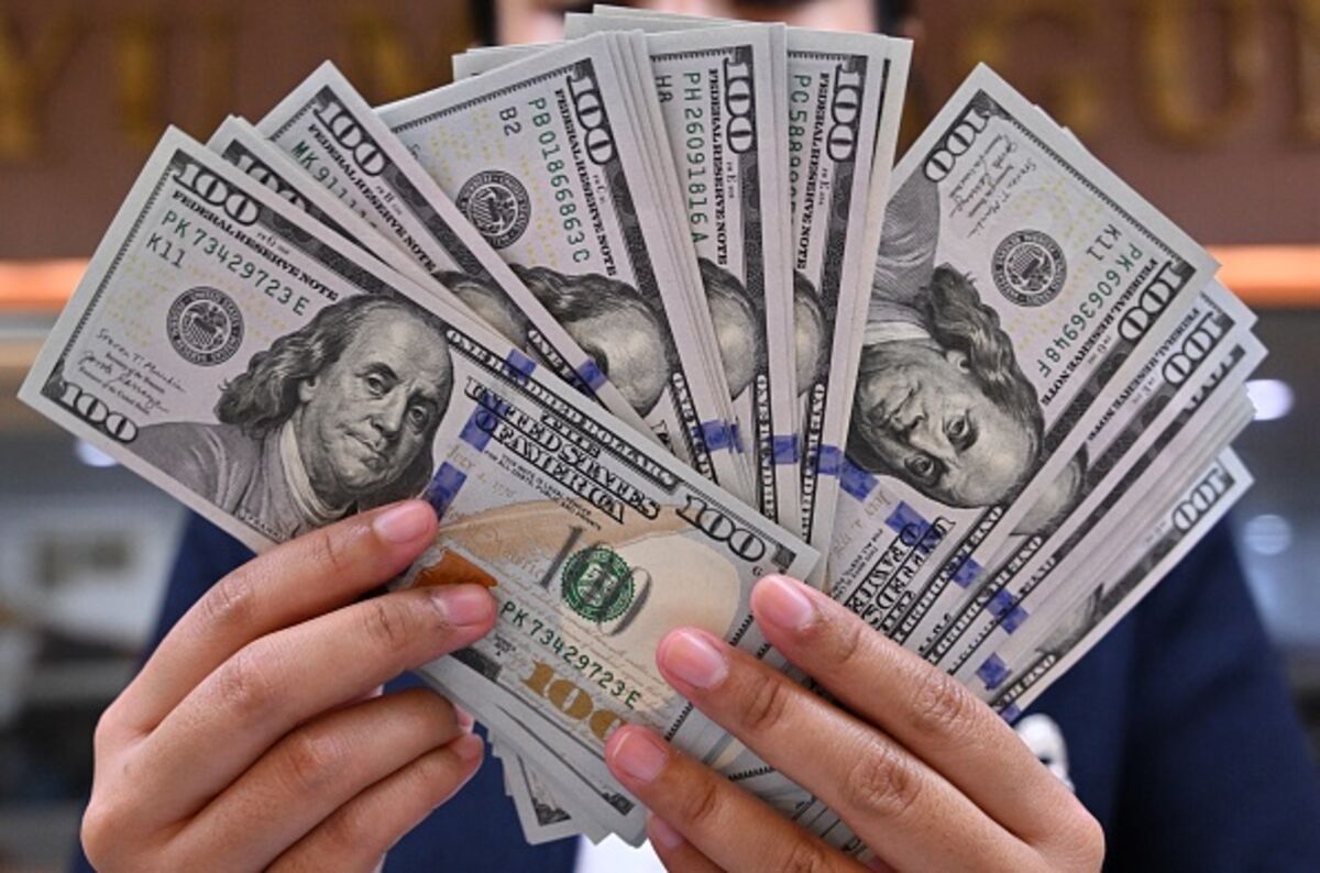 bloomberg.com - Alex Gabriel Simon - Wealthy Indians Step Up Bets on Overseas Markets