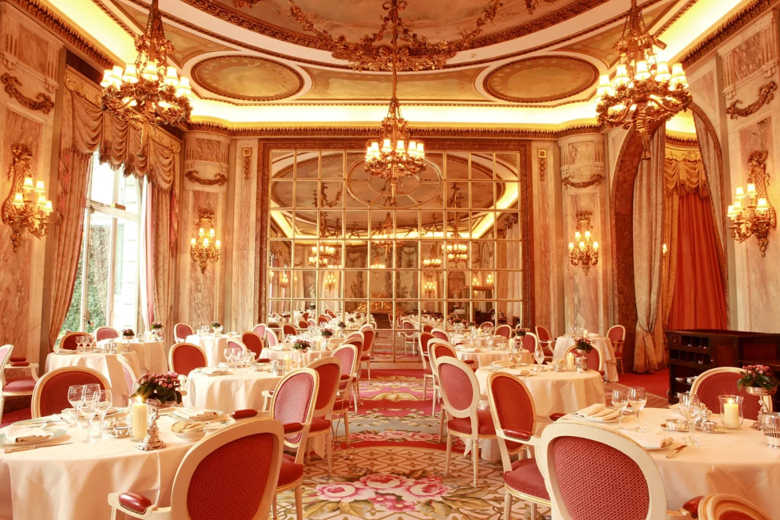 London’s Ritz Could Get a Rebrand, Extension in $1 Billion Sale - Bloomberg