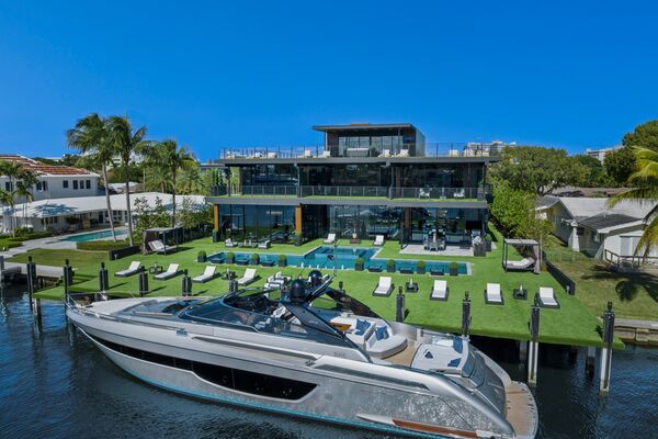 Millionaires Outpriced by Billionaires Flock to Florida’s Fort Lauderdale
