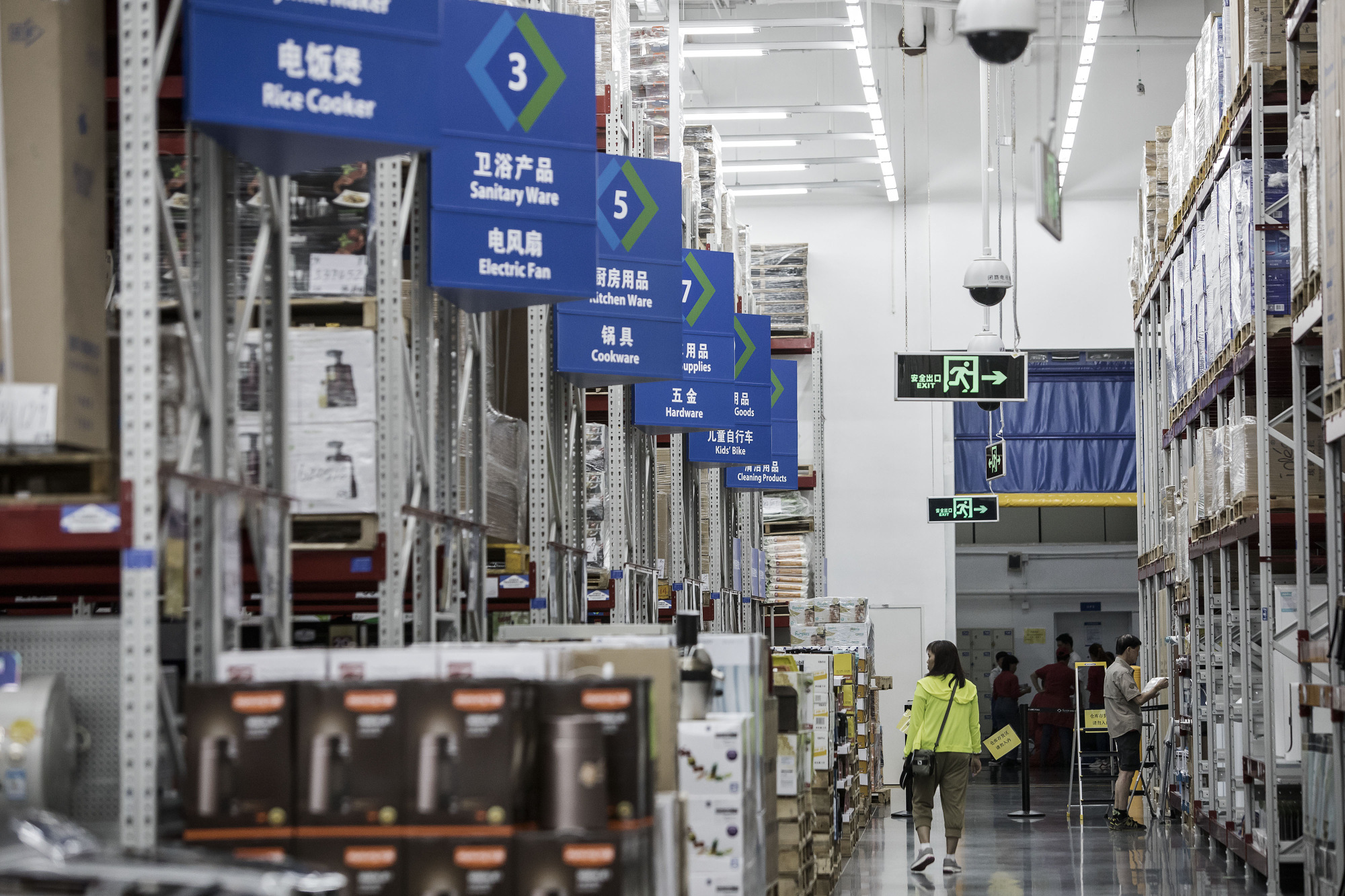 Customers browse a Sam's Club store in Zhuhai, China in 2016.