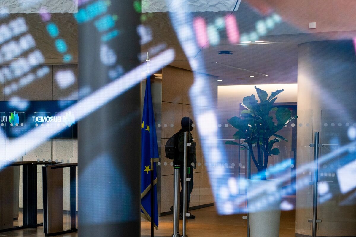 bloomberg.com - Julien Ponthus - European Stocks Steady as Investors Monitor Ukraine Peace Talks