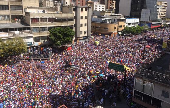 Venezuela Showdown Nears as Guaido Sets a Date for Food Caravans