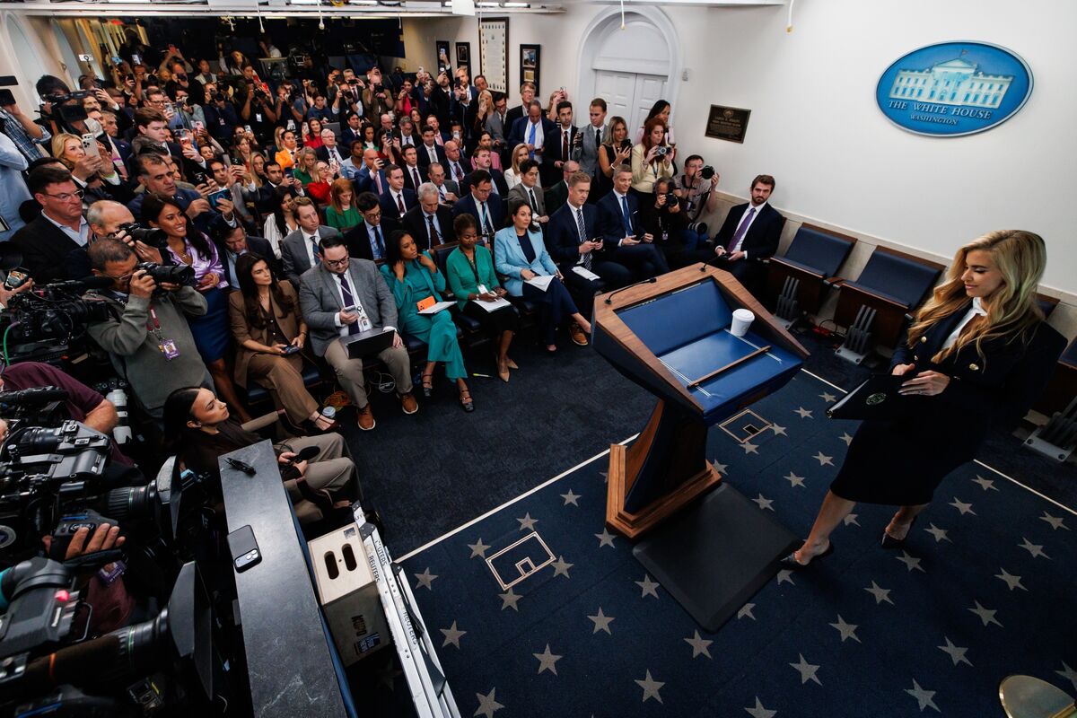 bloomberg.com - Ashley Carman - The White House Is Trying to Keep the Podcast Election Going