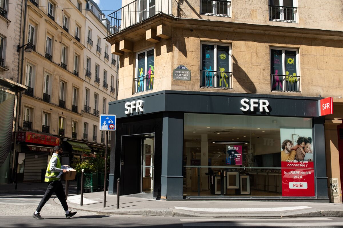 France’s Lescure to Be ‘Very Vigilant’ on Bid for Drahi’s SFR