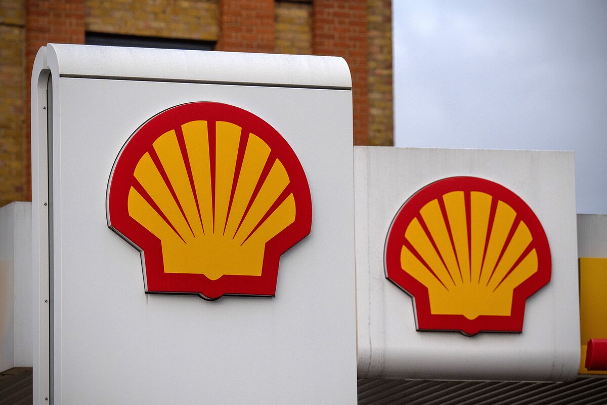 bloomberg.com - Will Mathis - Shell Plans $1 Billion Wind Farms Sale in Latest Renewables Exit
