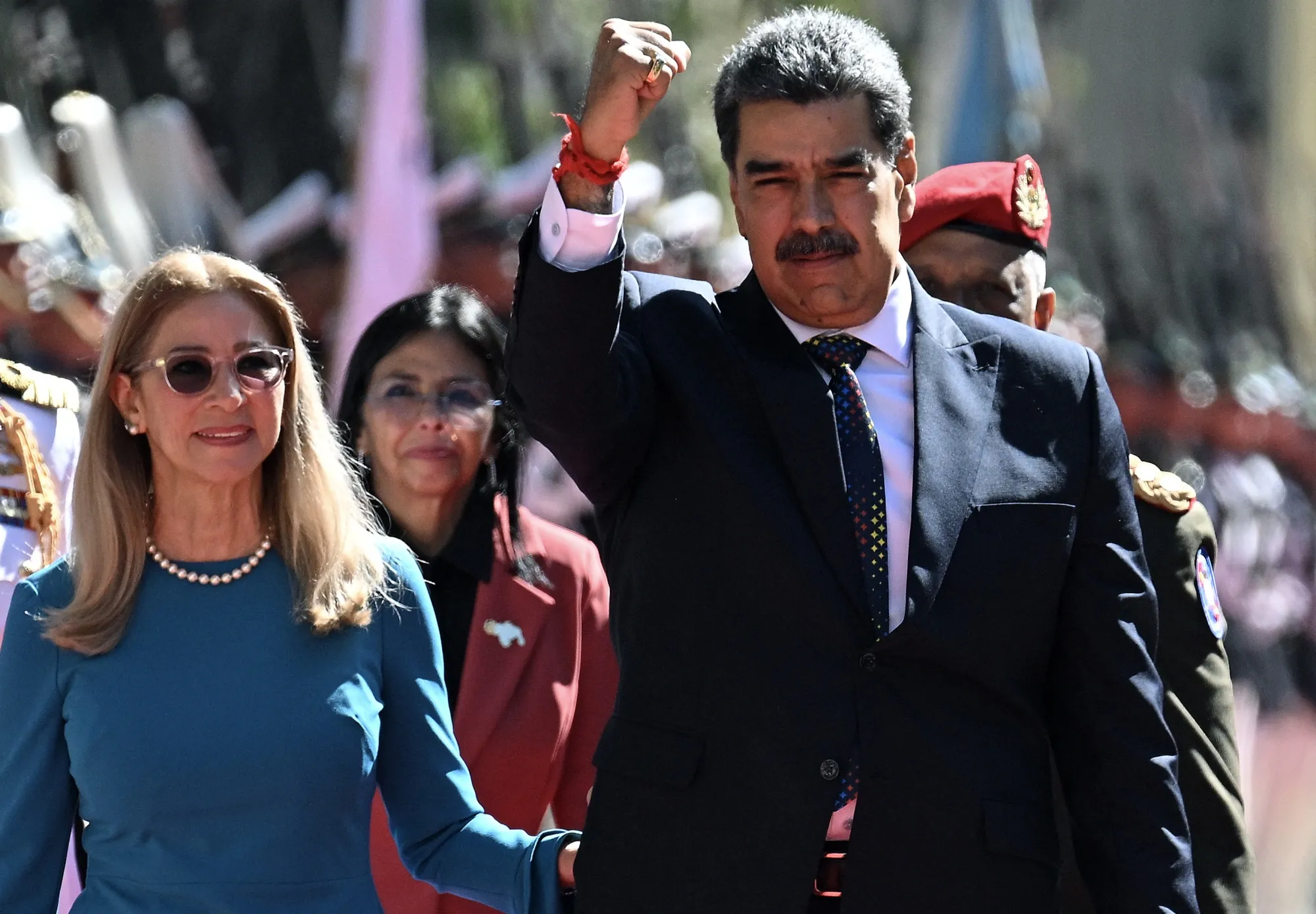 Maduro inicia 3er período en Venezuela con oposición debilitada - Bloomberg