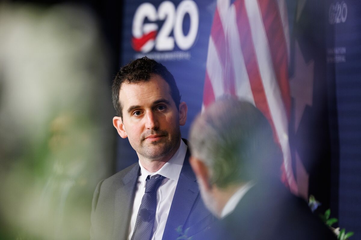Trump Advisers Meet With Anthropic Executive Over AI Safety - Bloomberg.com