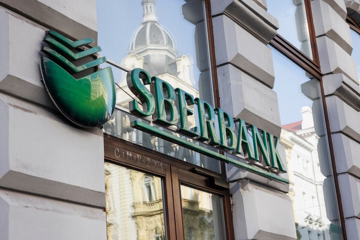 Sberbank Europe Unravels After Russia Sanctions Cause Bank Run - Bloomberg