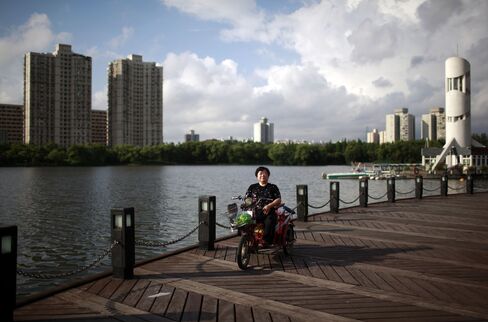Chinese Protest $5 Billion Losses Tied to U.S Reverse Merger