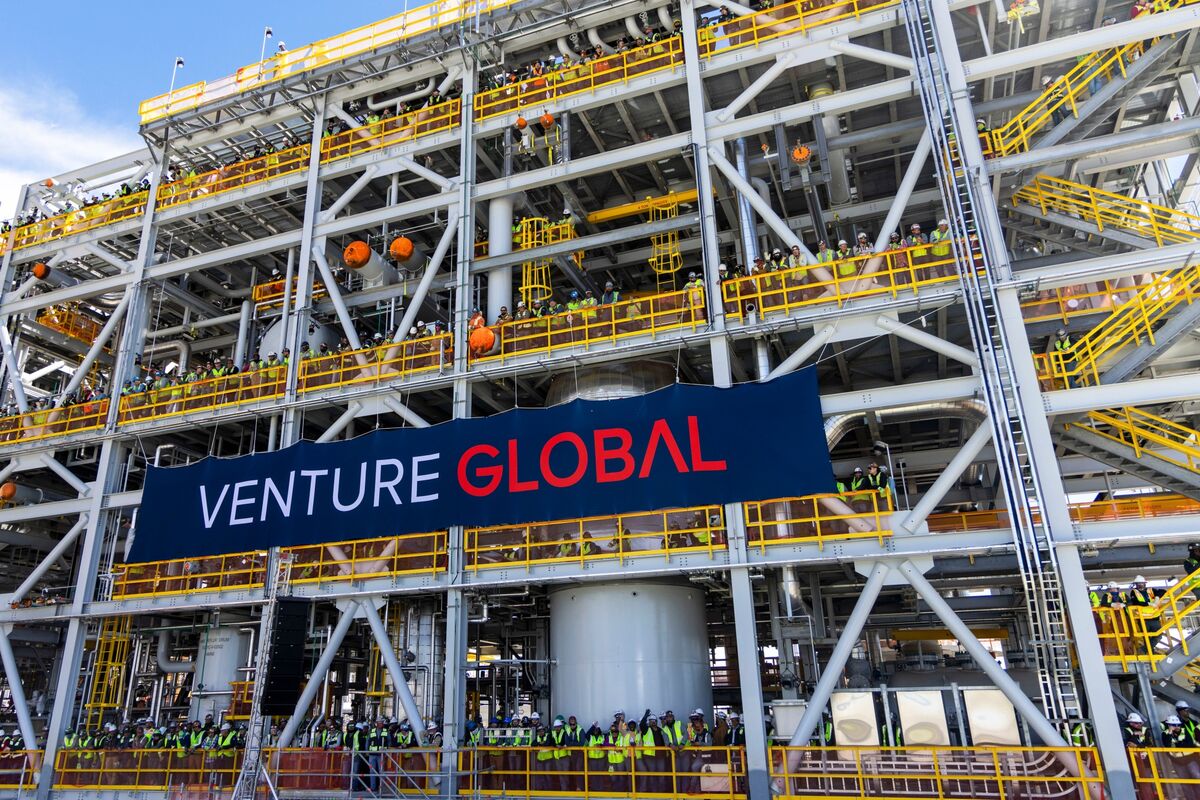 Venture Global Shares Surge on LNG Deals, Project Expansions