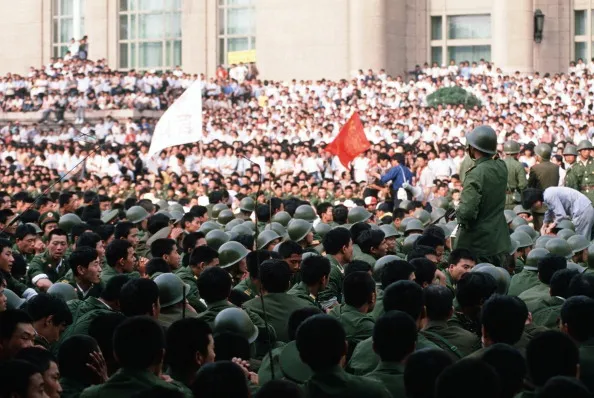 These&nbsp;protesters and soldiers were all witnesses.