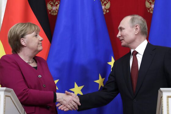 Putin, Merkel Align Goals on Libya and Russian Gas for Germany