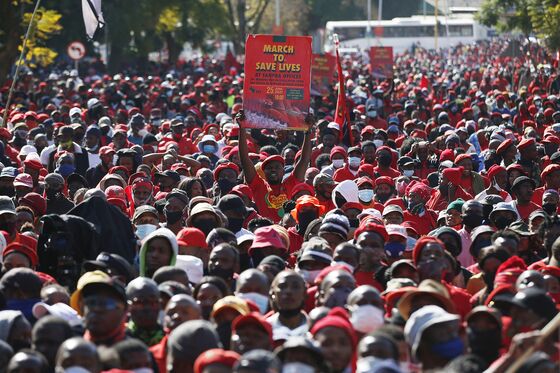 South African Party Demands Vaccines by Staging Crowded March