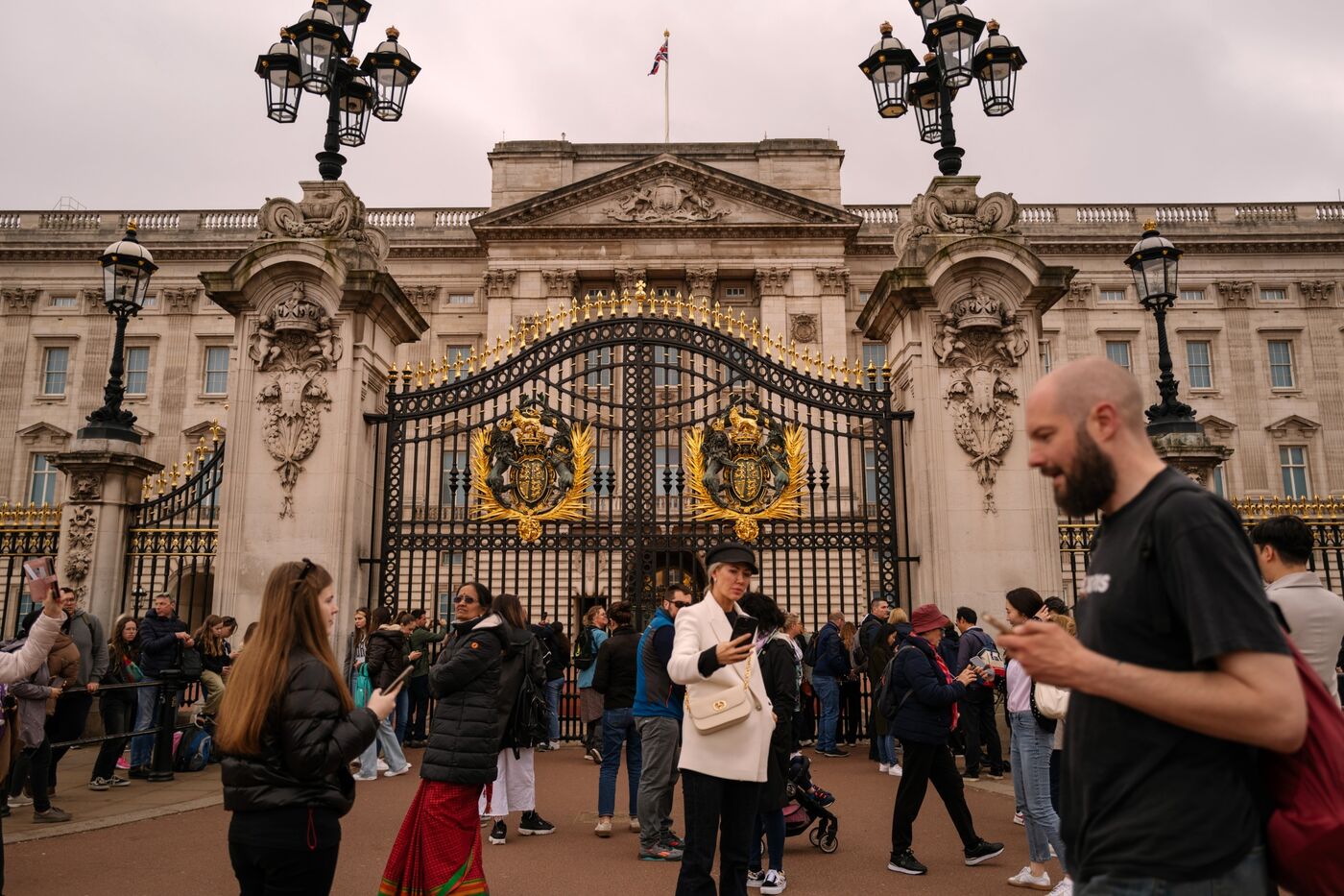 se rapporte à The King's Billions: a Tour of UK's £ 17 Billion Royal Empire