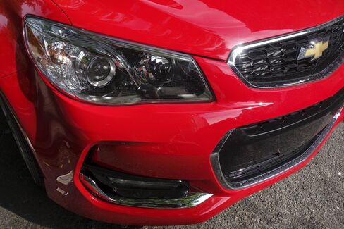 The Chevy SS has LED headlights and auto-dimming side mirrors.